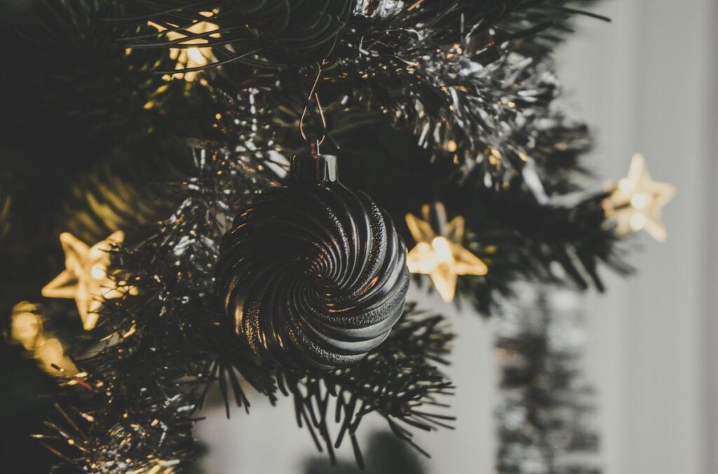 keep cat out of christmas tree