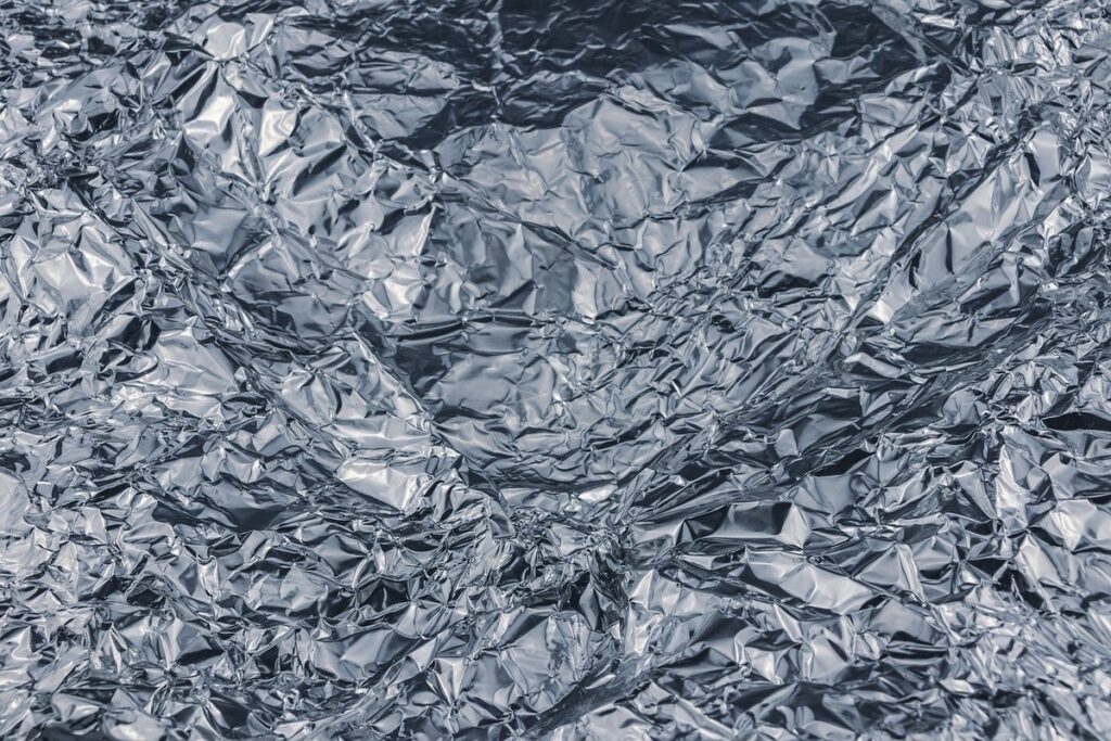 why do cats not like aluminum foil