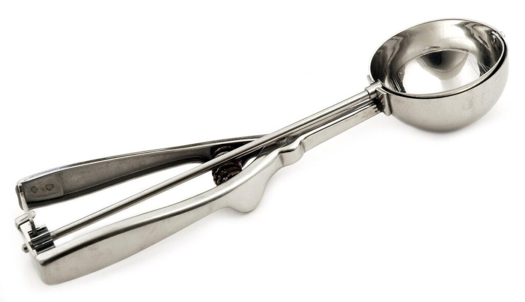 cat litter scooper